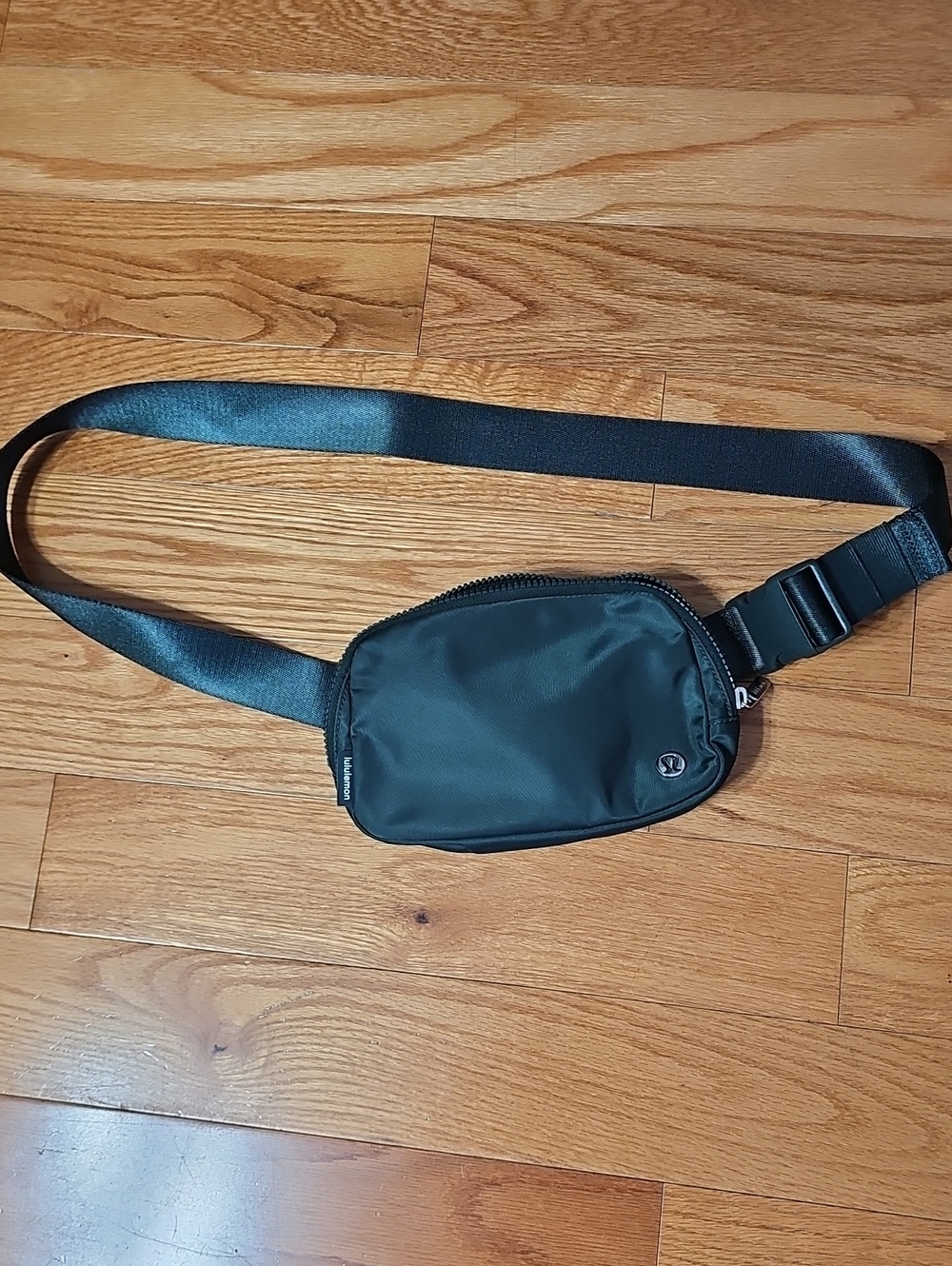 lululemon Everywhere Belt Bag 1L in Hunter Green